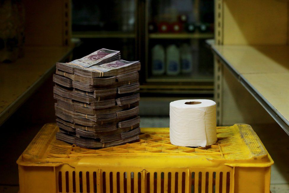 Venezuela daki Ekonomi Krizin Fotoğrafı - Tuvalet Kağıdı 2 Milyon 600 Bolivar
