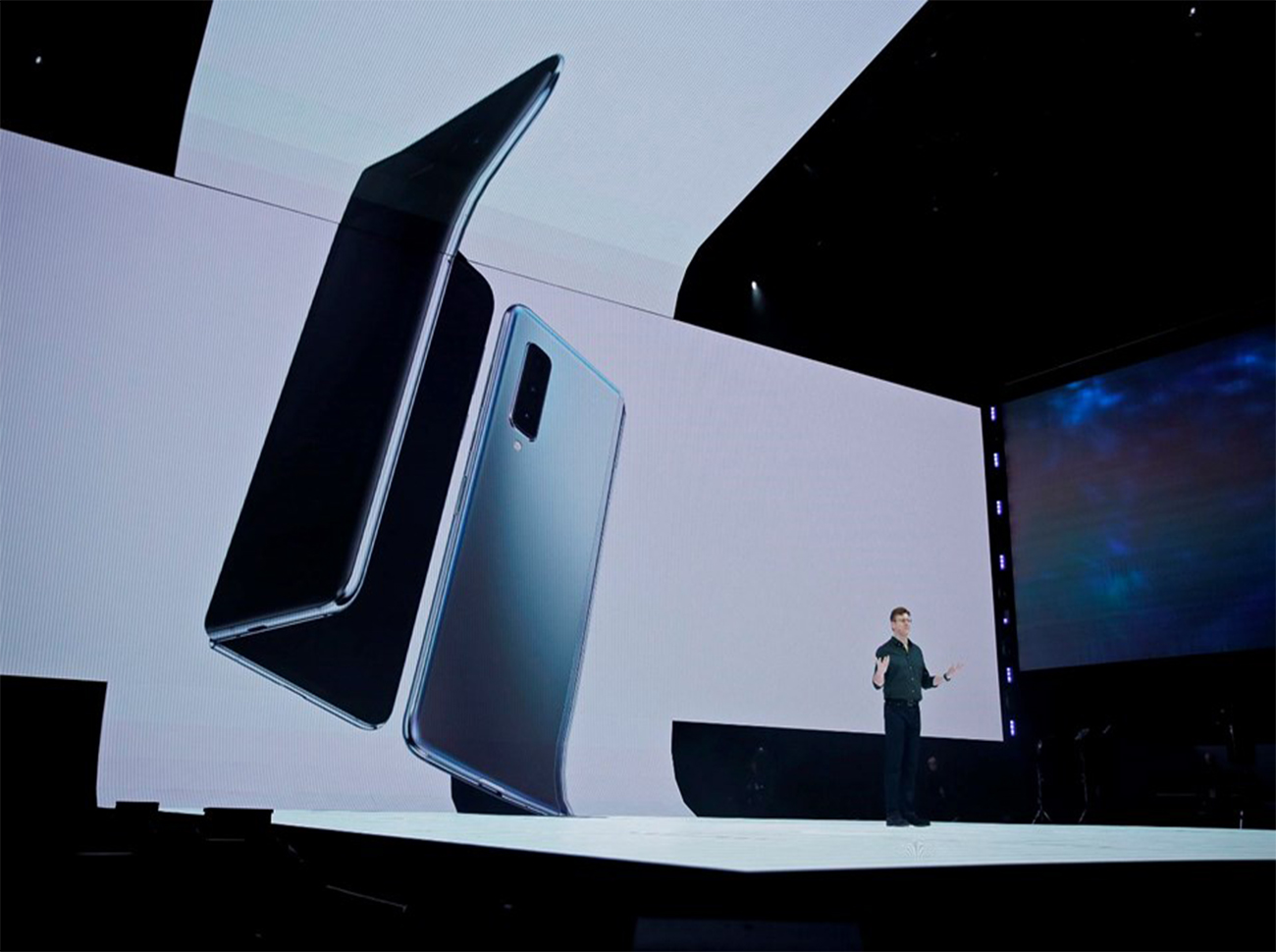 Katlanabilir Telefon Samsung Galaxy Fold San Francisco’da Tanıtıldı