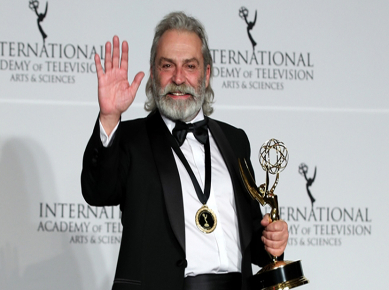 Haluk Bilginer Emmy'de Ödül Aldı